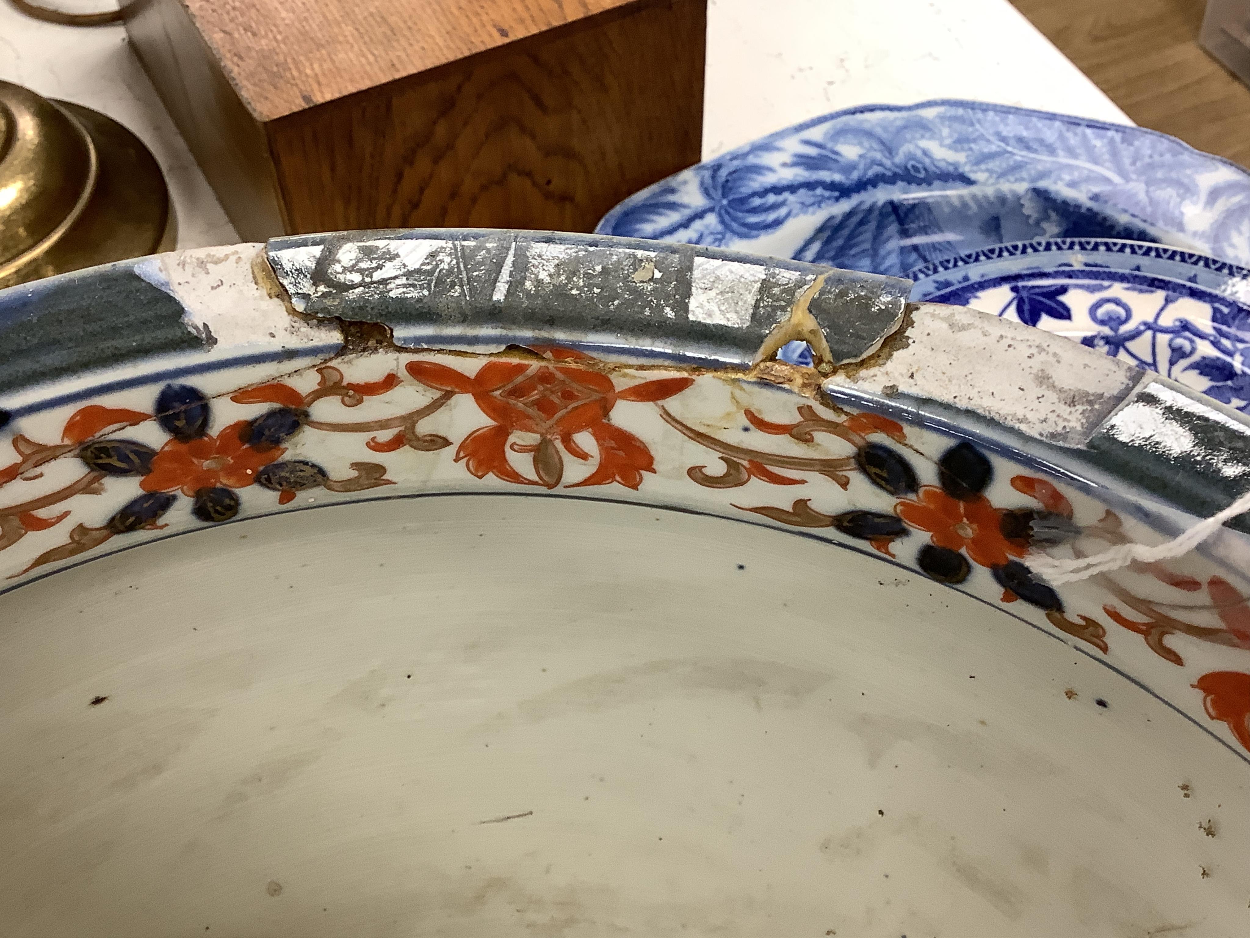 A Japanese Imari pattern jardiniere, Meiji period (1868-1912), 28cm